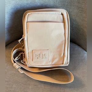 Beis The Sport Sling, Beige